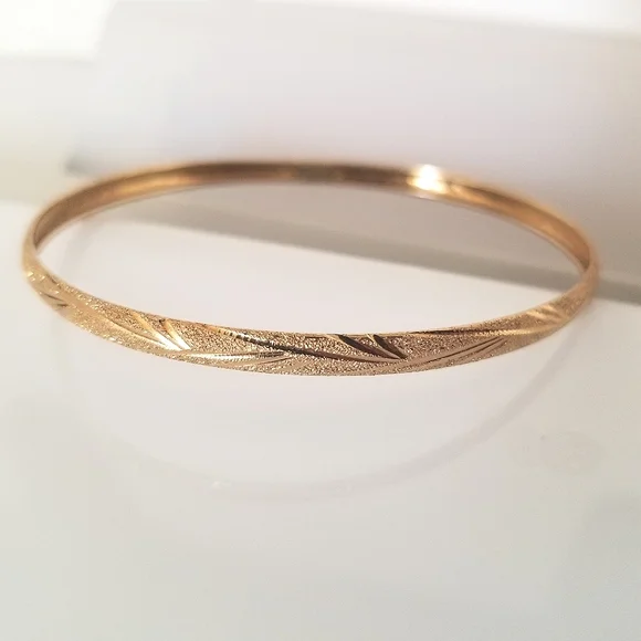 10K Gold Bangle Bracelet